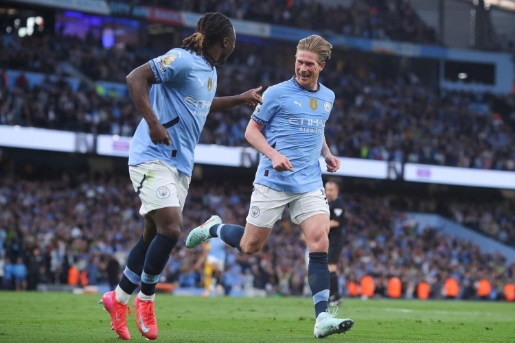 爱游戏中国-包含老鹰不断突破！，德布劳内连续三场比赛得分超过重返赛场赛场气氛高涨的词条