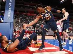 爱游戏中国-范乔丹伤病给火箭高首发